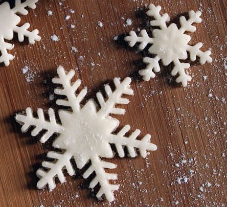 Fiocchi di neve in pasta di zucchero: come farli