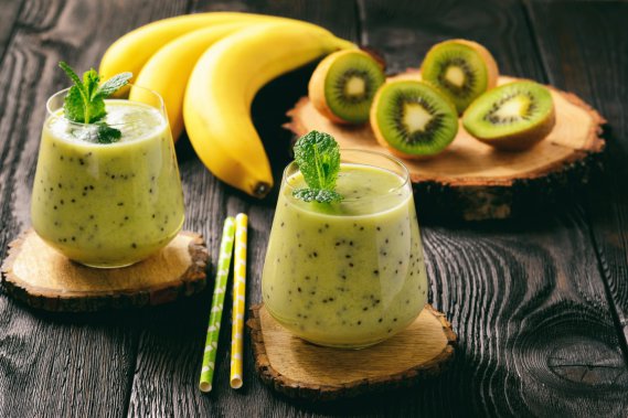 Frullato banana e kiwi col latte vegetale | DonnaD