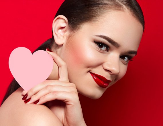 San Valentino make-up: come truccarsi in modo chic e sensuale | DonnaD