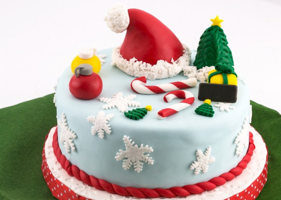 Torte natalizie decorate con pasta di zucchero: 7 idee