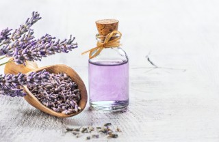 olio essenziale lavanda, aromaterapia, rimedi naturali