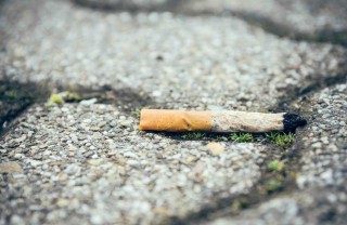 Sigaretta in strada