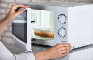 Quanto consuma il forno a microonde?