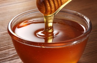 Un filo di dolcezza dalle mille virtù: il miele