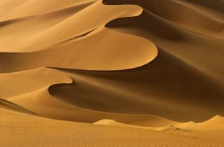 Viaggi in moto nel deserto a cavallo delle dune
