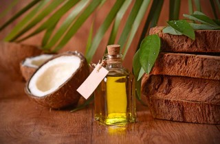 Olio di cocco per capelli: proprietà e usi