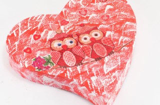 Regali di San Valentino fai da te: la scatola per cioccolatini decorata col decoupage