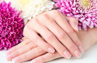 Manicure perfetta: come prendersi cura delle mani a casa