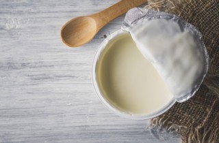 Come riciclare lo yogurt scaduto per una maschera viso nutriente