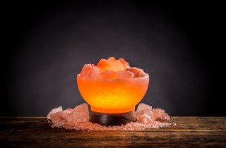 Lampade di sale rosa dell’Himalaya: come inserirle nell'arredamento per creare un ambiente rilassante