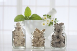 Gli integratori fanno male? Pro e contro di vitamine e minerali in pastiglie