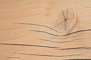 Crepe del legno massello: come riempire le fessure dei mobili rovinati