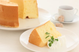 Chiffon cake senza glutine, la ricetta della torta morbida per la prima colazione