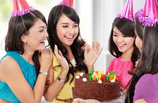 Come organizzare un party a sorpresa senza farti scoprire dal festeggiato