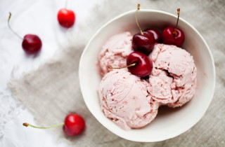 Come fare il gelato alle ciliegie, la ricetta per una merenda fresca