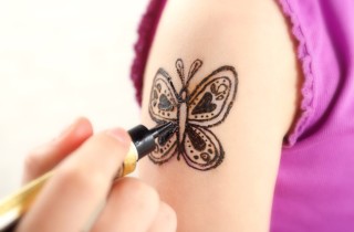 Tatuaggi all'henné: sono sicuri per i bambini?