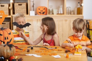 Lavoretti di Halloween con il cartoncino: 5 idee facili per i bambini