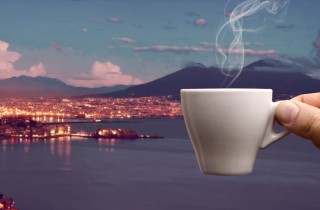 Cos'è il caffè sospeso, la tradizione napoletana che ha conquistato il mondo