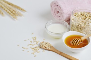 Maschera viso al miele: la ricetta fai da te per idratare la pelle