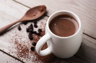 Cioccolata calda con cacao amaro: la ricetta per farla in casa
