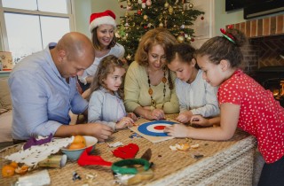 Giochi di Natale divertenti per tutta la famiglia, 5 idee per una giornata spassosa
