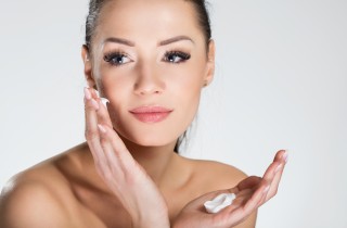 Creme viso: i prodotti più preziosi per coccolare la nostra pelle