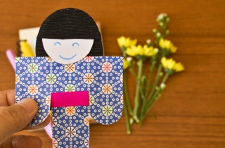 Come fare le bambole di carta: 4 idee creative da realizzare
