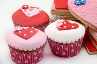 Cupcake romantici, le decorazioni in pasta di zucchero più belle per San Valentino