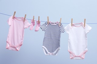 Come lavare i vestiti del neonato in pochi passaggi