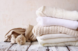 Come si lava il cashmere: modi e tempi giusti per non rovinare gli indumenti