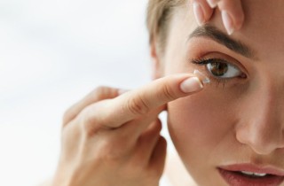 Fastidio all’occhio dopo le lenti a contatto, possibili cause e rimedi pratici
