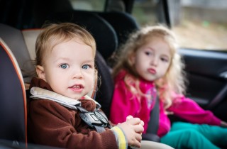 Bambini in macchina, come intrattenerli durante i viaggi