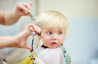 5 consigli per convincere il bambino a tagliare i capelli