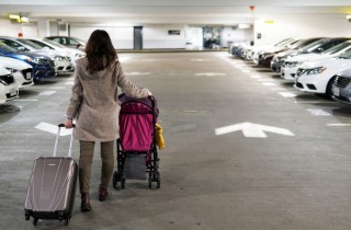 Cosa mettere in valigia per viaggiare con un neonato