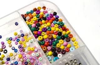 Fiori di perline e perle: i tutorial per realizzare gioielli fai da te