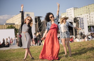 Come vestirsi per un concerto estivo: le 5 regole per essere perfette