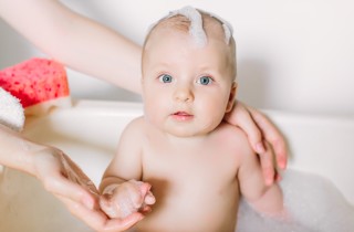 Fare foto al tuo bambino nella vasca da bagno, sì o no?