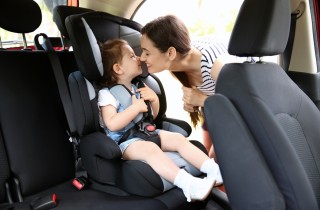 Nausea dei bambini in macchina: come fronteggiare il mal d'auto dei più piccoli