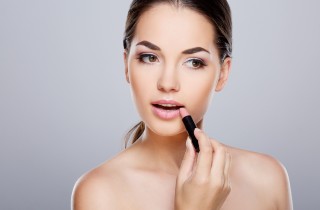 Copia il make up di Meghan Markle: trucco naturale e look semplice