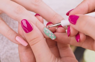 Nail art con il dotter: come usarlo per fare i pois sulle unghie