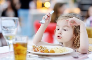 Bambini al ristorante, come e cosa ordinare per loro?