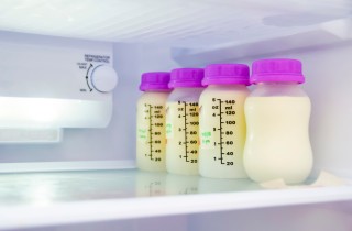 Si può riscaldare il latte materno?