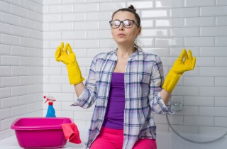 Pulire casa, 6 trucchi per persone stressate