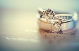 Come scegliere l'anello di fidanzamento