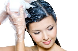 Come rimuovere la tinta per capelli dalla tua pelle