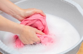 Come lavare e stendere i maglioni di lana senza rovinarli