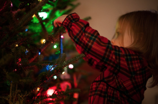 Decorazioni natalizie per l’albero fatte in casa con i bambini: 3 idee semplici
