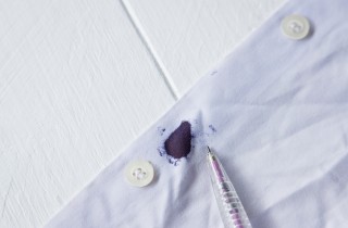 Togliere l'inchiostro dai tessuti, 7 rimedi per eliminare le macchie