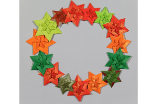 Ghirlanda natalizia origami per decorare casa