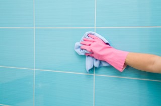 Come pulire le piastrelle del bagno in modo impeccabile